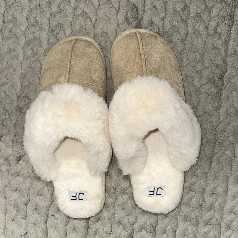 Cozy Tan and White Fur Slippers